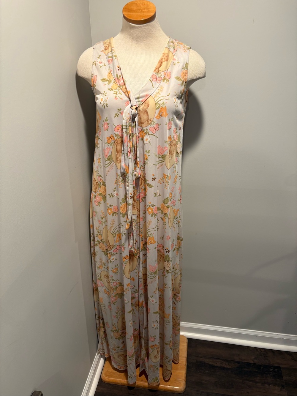 Vintage 70s cameo print slip dress/nightgown